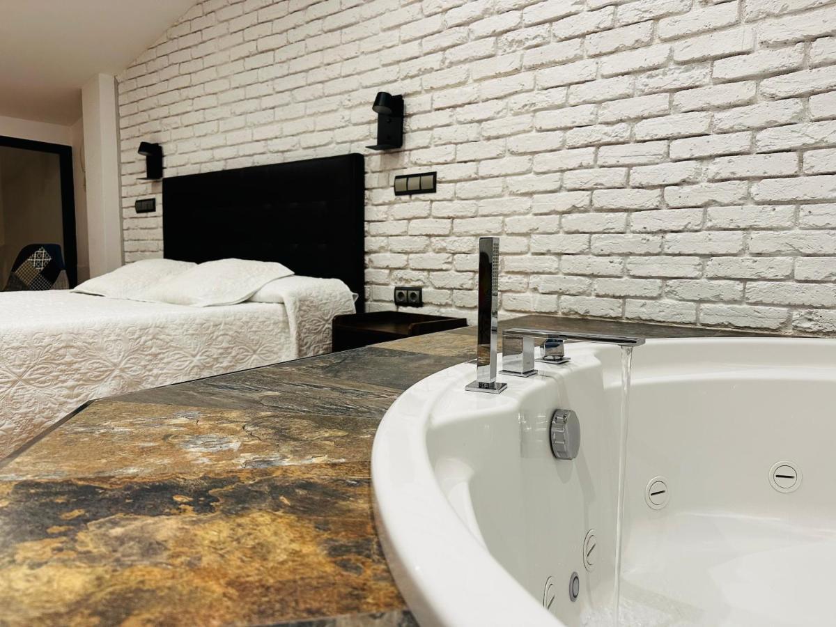 Suite Sorpresa Vut La Taberna Arenas de San Pedro Bagian luar foto